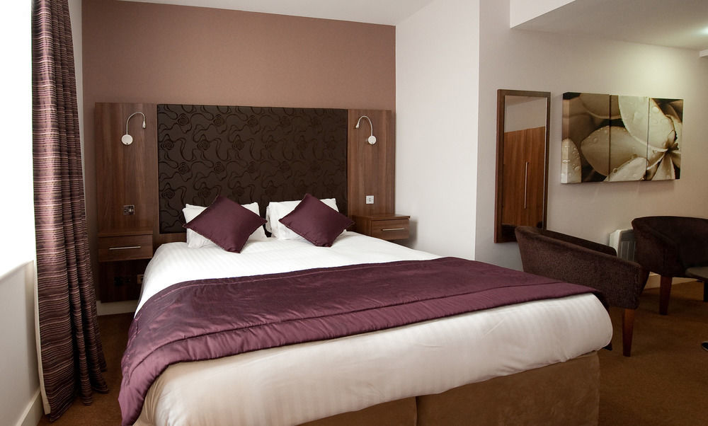 Hotel By Mercure