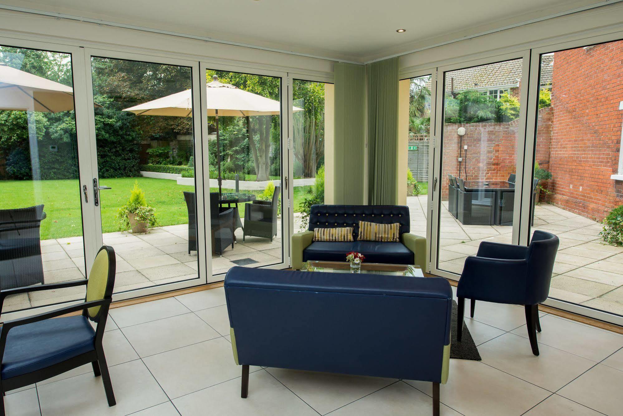 By Mercure Stanwell