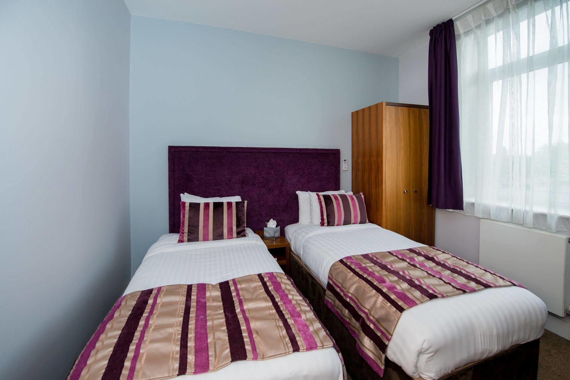 By Mercure Stanwell