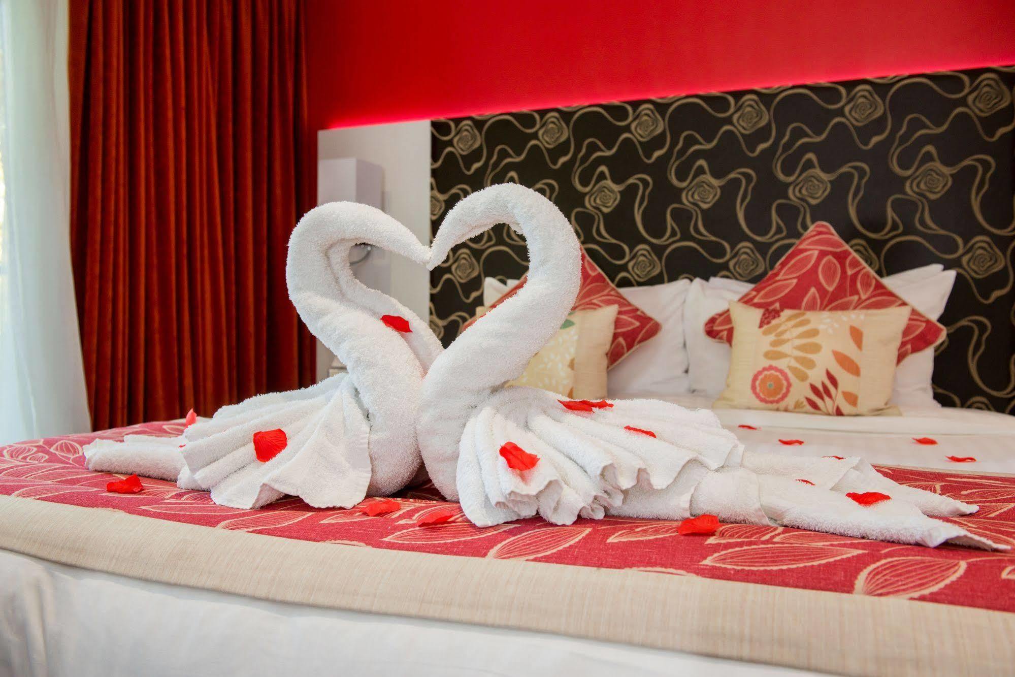 By Mercure Hotel Stanwell